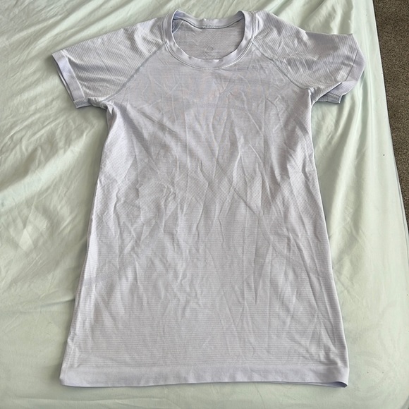 Light Purple Lululemon Swiftly Tech - Picture 1 of 2